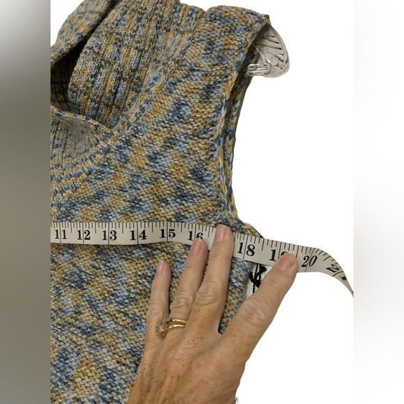 Affluent sleeveless sweater size Medium. Blue and tan mix colors.  NWT - Picture 7 of 9